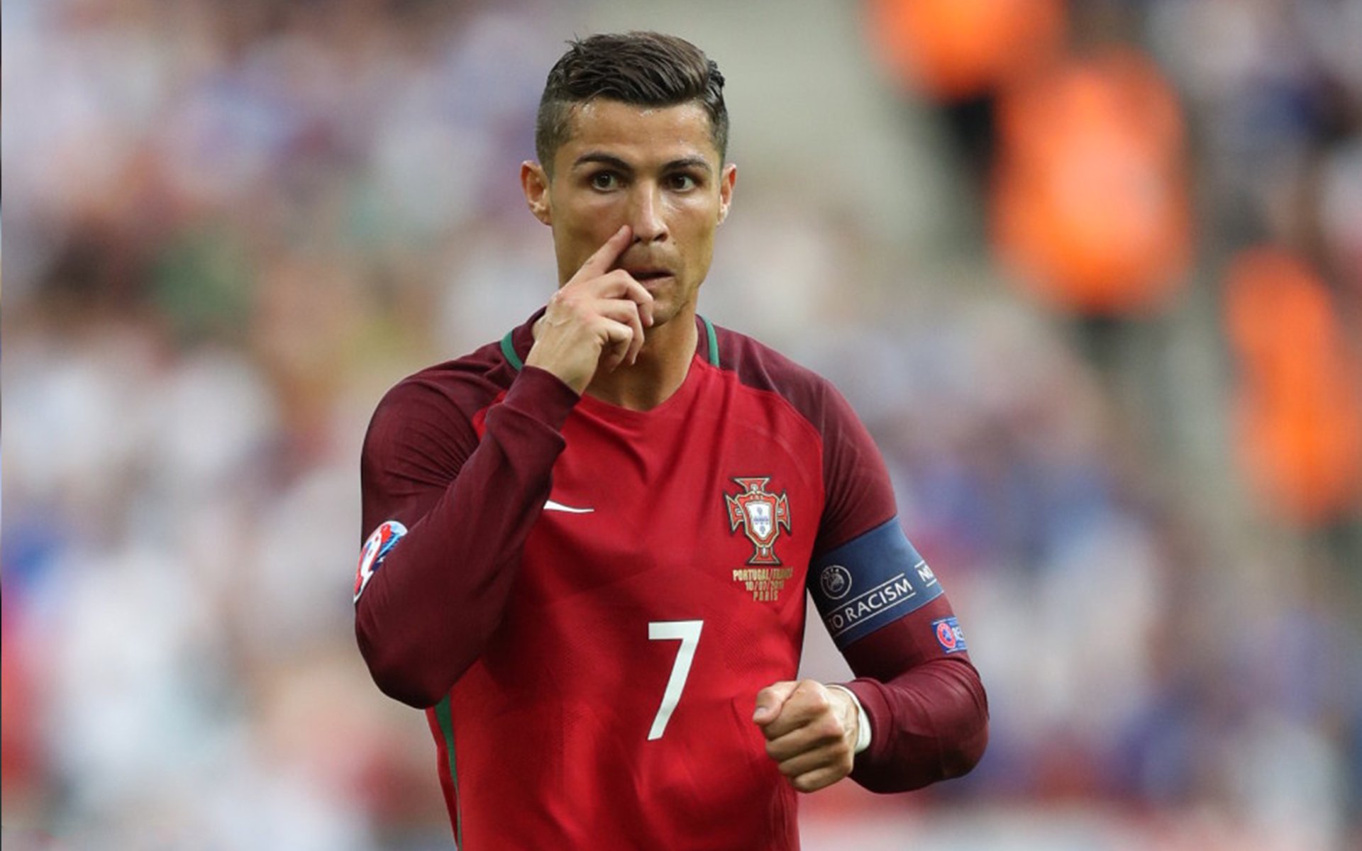 国足英勇喜获胜，晋级国际比赛半决赛，国足大赛